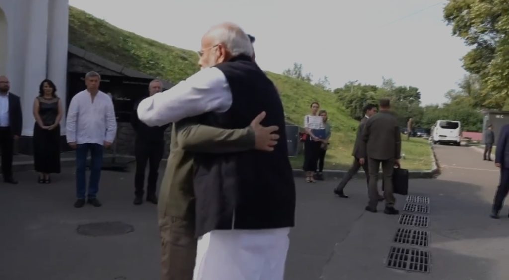 PM Modi hugs Ukrainian president zelensky, 